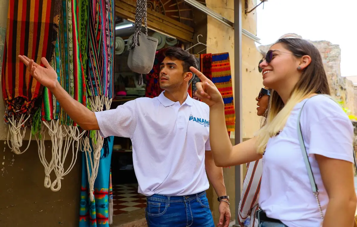 Panama Canal and Casco Viejo city tour — small group with local guide
